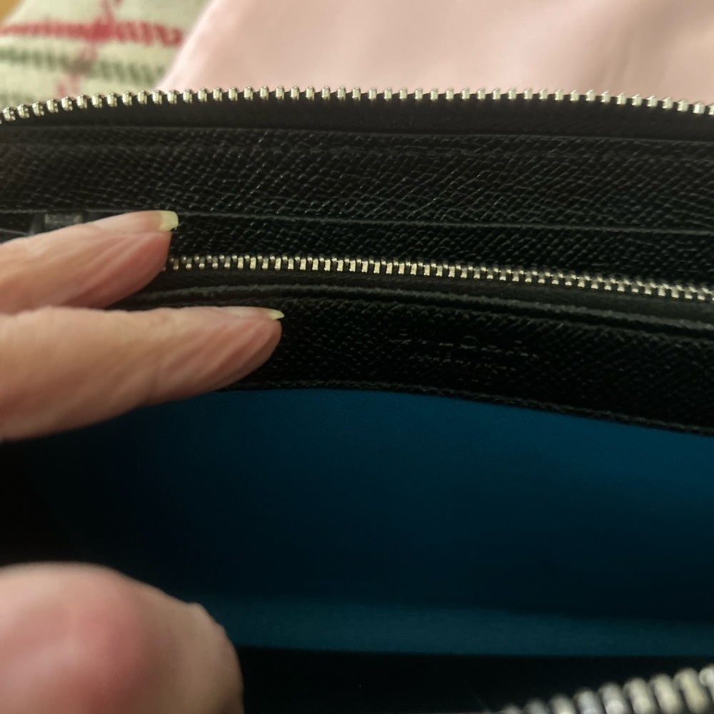 BVLGARI Zip Around Caviar Leather Wallet with Iconic Paladium Logo - Picture 7 of 16
